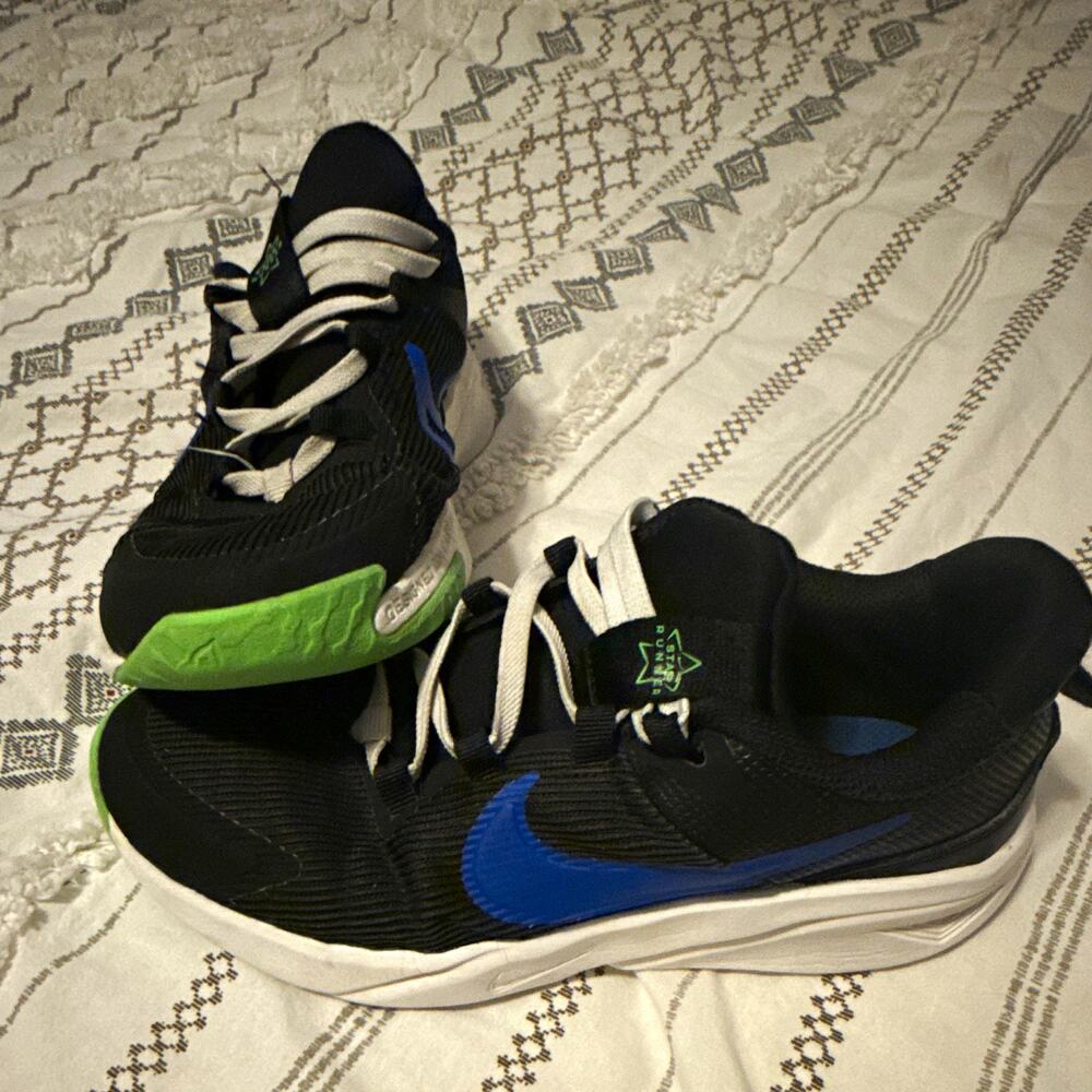 Nike Star Runner 04 Boys Low Top Lace-Up Sneakers Black Blue White Green